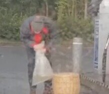 Гений был замечен на бензоколонке