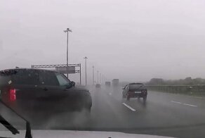 «Танцы» двух автомобилей на питерской кольцевой