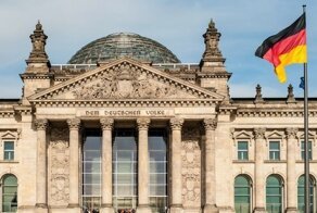 Предателей Родины просят выехать в Берлин: всё включено