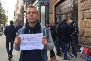 Места в очереди за свежими "айфонами" снова оценивают в десятки тысяч