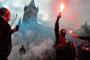 Из-за коронавируса центр Праги стал местом сражений с полицией: видео