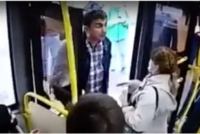 Водитель автобуса отправил в нокдаун разбившего окно мужчину