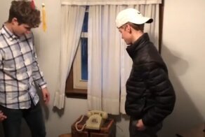 Миссия невыполнима: отец дал четыре минуты подросткам, чтобы те набрали номер на старом телефоне