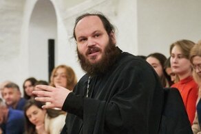 Священник стал знаменитым благодаря своим ответам на вопросы подписчиков