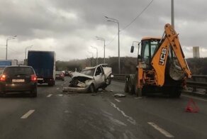 Авария дня. В Нижнем Новгороде ВАЗ превратился в груду металла