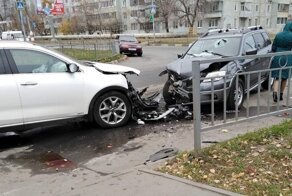Невнимательная автомобилистка не пропустила быстрого водителя