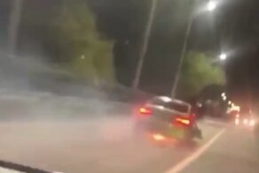 Пьяный лихач на BMW без колеса устроил гонки с полицией, а после спокойно продолжил пить пиво