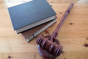 Студентка во Франции получила условный срок за комментарий