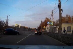 Вот это разворот! Момент ДТП в Орле