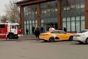 Водитель "Яндекс. Такси" облил себя бензином и потребовал разговора с начальством