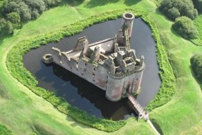 Замки Англии : Керлаверок (Caerlaverock Castle)