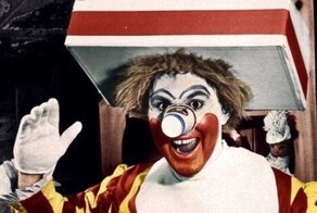 Первая реклама сети McDonald’s 1963 года выглядит достаточно жутко