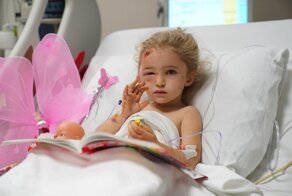 Трехлетнюю девочку достали живой из-под завалов Измира