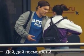 "Кому ты б.... пишешь?" - парень устроил скандал из-за переписки на глазах у изумленной публики (1 фото+видео)
