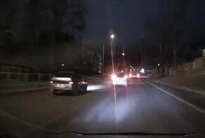 Водитель ВАЗа обесточил фонарный столб в Братске