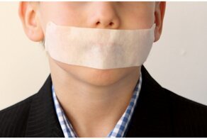 Ребенку заклеили рот скотчем в частном детсаду 