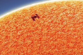 Удивительные фотографии полёта МКС на фоне Солнца и Луны