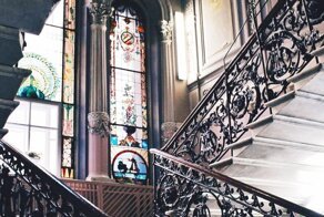 Почему в Санкт-Петербурге - парадная, а в Москве - подъезд?