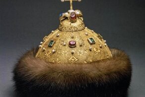 Али для царя, али для царицы: действительно ли знаменитая шапка Мономаха – женский головной убор