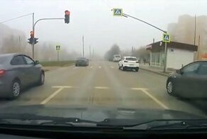 Стадный инстинкт: автомобилисты из Татарстана тронулись на красный свет