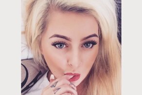 Девушка много лет работала в доме престарелых, пока начальство не узнало про порочную подработку