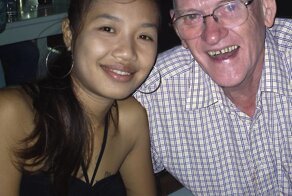 "Он ей в дедушки годится!": молодухи, которые вышли замуж по расчету