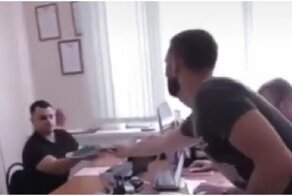 С каким отношением приходится сталкиваться людям во время обращения в госучреждения