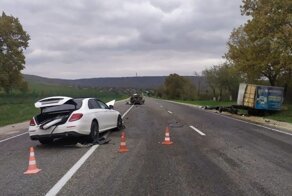 Авария дня. Под Новороссийском водитель "Мерседеса" уснул за рулем