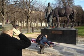 Памятники Русскому корпусу во Франции, на один из которых сегодня церемониально возложили цветы