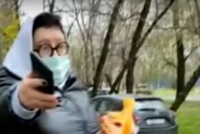 "У меня муж в прокуратуре работает!": бешеная пассажирка повредила автомобиль таксисту