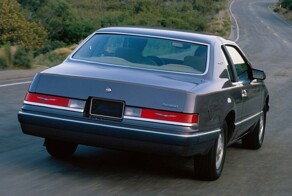 Почему у американцев красные «поворотники»?