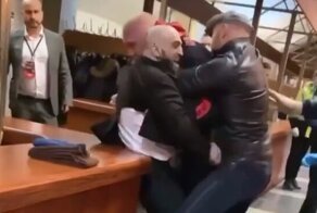 "Ты что исподтишка бьешь?": на спортсмена Сергея Харитонова напал боец UFC Адам Яндиев