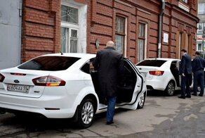 В целях экономии: омские чиновники отдали старые авто медикам, а себе купят новые на 53 миллиона