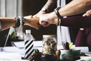 Как помочь человеку на расстоянии: список фраз и слов, чтобы успокоить и поддержать