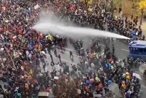 Митинг в Берлине против нарушения прав и свобод  в связи с COVID-19 закончился жёстким разгоном