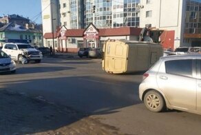 В Благовещенске перевернулась инкассаторская машина