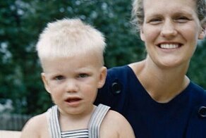 Дольф Лундгрен прошел через тусовки и аморальный образ жизни. Поёт. И другие факты