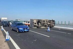 В Китае кроссовер упал с моста высотой 20 метров, лишь чудом никто не погиб