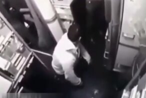 Мусульманин решил помолиться на борту самолета, но был задержан полицией