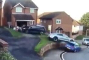 Водителю этого Porsche парковка обошлась недешево!