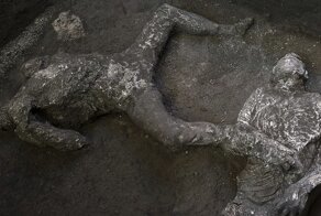 На раскопках в Помпеях нашли останки двух жертв извержения Везувия