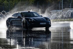 Самый длинный дрифт на электромобиле: Porsche Taycan попал в книгу рекордов Гиннесса