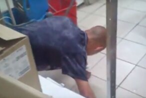 "Не ворую больше в "Пятерочке": сотрудники супермаркета заставили покупателя пожалеть о краже