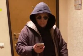 Бабушка высмеяла поведение своей внучки дома