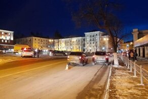 Лобовая атака! В Новоуральске десятилетняя девочка бросилась на автомобиль