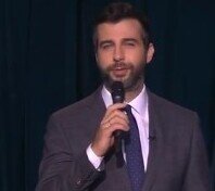Ургант посвятил песню Новосибирскому катку в форме пениса