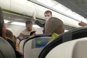 Ты просишь соблюдать меры безопасности, но ты просишь без уважения: буйный омич задержал авиарейс