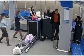 Россиянин учинил дебош в аэропорту, когда его не пустили с литром виски на борт
