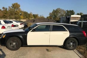 Отслуживший полицейский автомобиль Dodge Magnum 2007 года за 3500 долларов