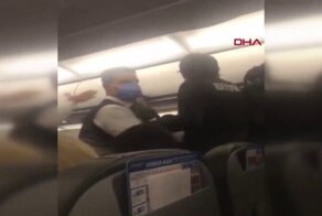 В турецком самолете пассажир напал на футболистов, устроив потасовку